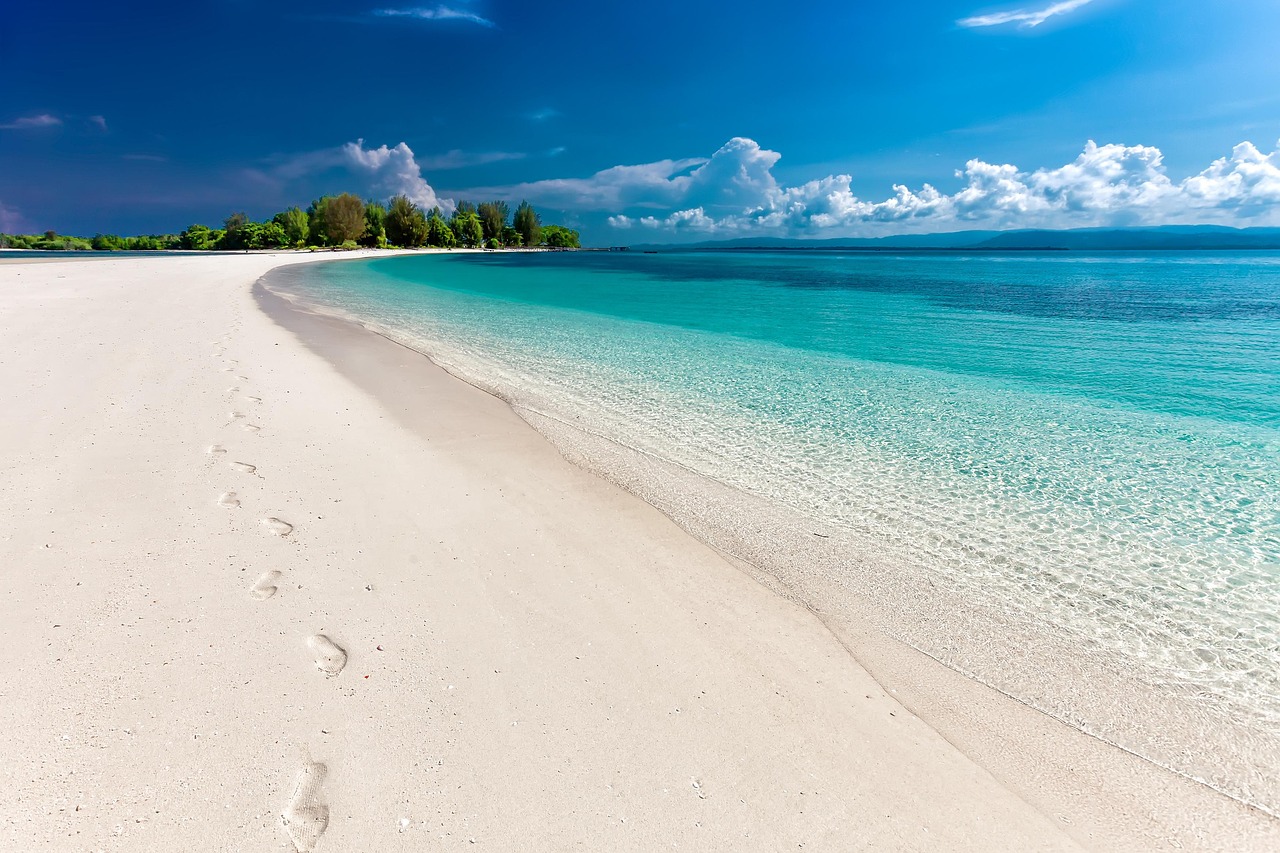 beach, sea, nature, footprints, sand, sandy beach, seashore, shore, coast, coastline, shoreline, tropical island, landscape, tropical, white sand beach, travel, indonesia